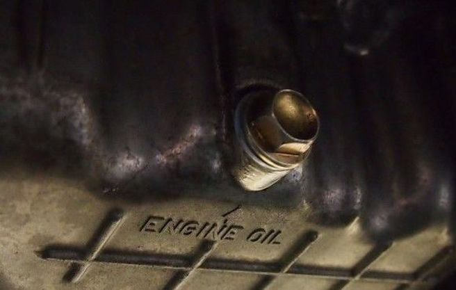 Engine oil drain plug